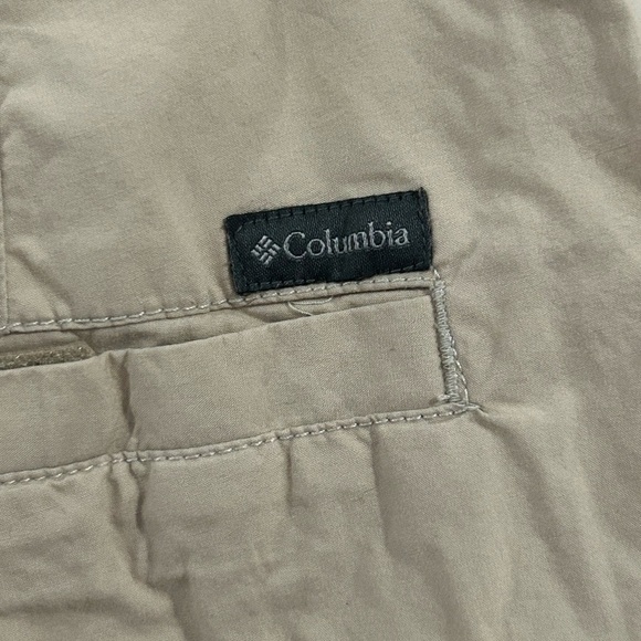 Columbia Men’s 32x10 Beige Washed Out Shorts - Picture 3 of 9